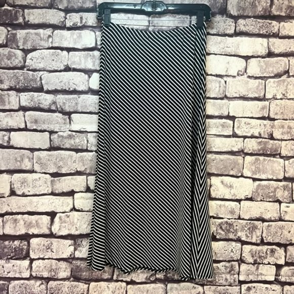 White House Black Market Black & White Asymmetrical Striped Skirt Size XS - Picture 5 of 8